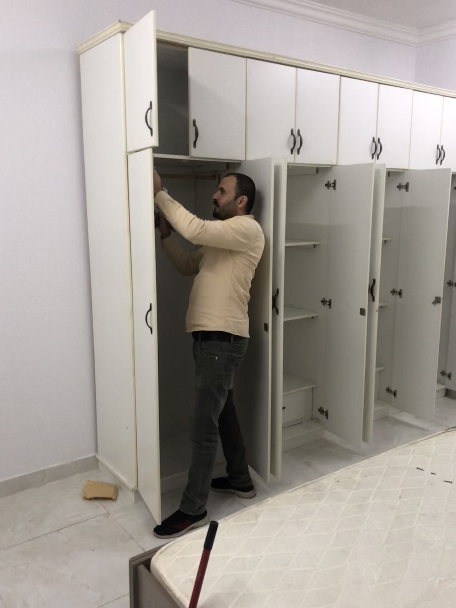 ‏فني تركيب دواليب بالدمام